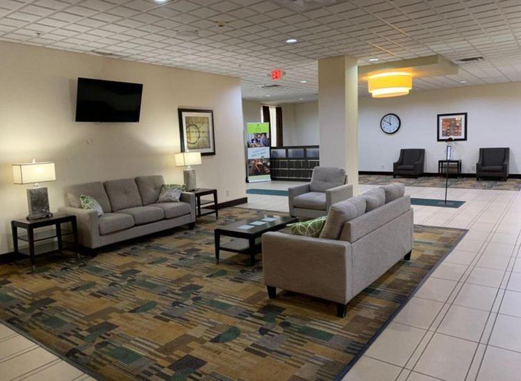 Quality & Downtown Hotel